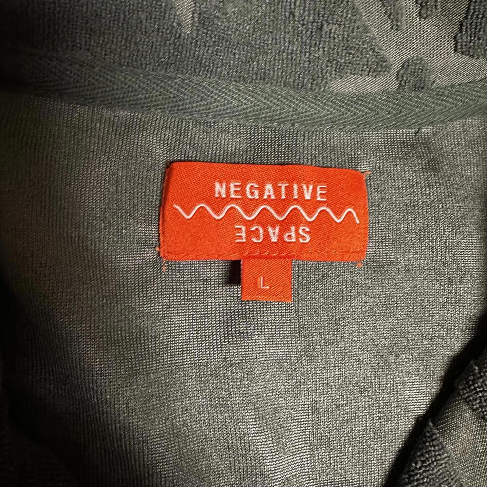 NEGATIVE SPACE men’s green pattern button up summ… - image 4